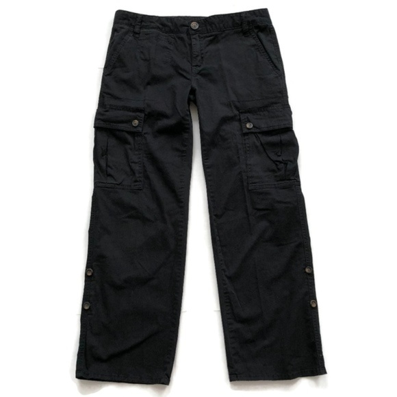 black cropped cargo pants